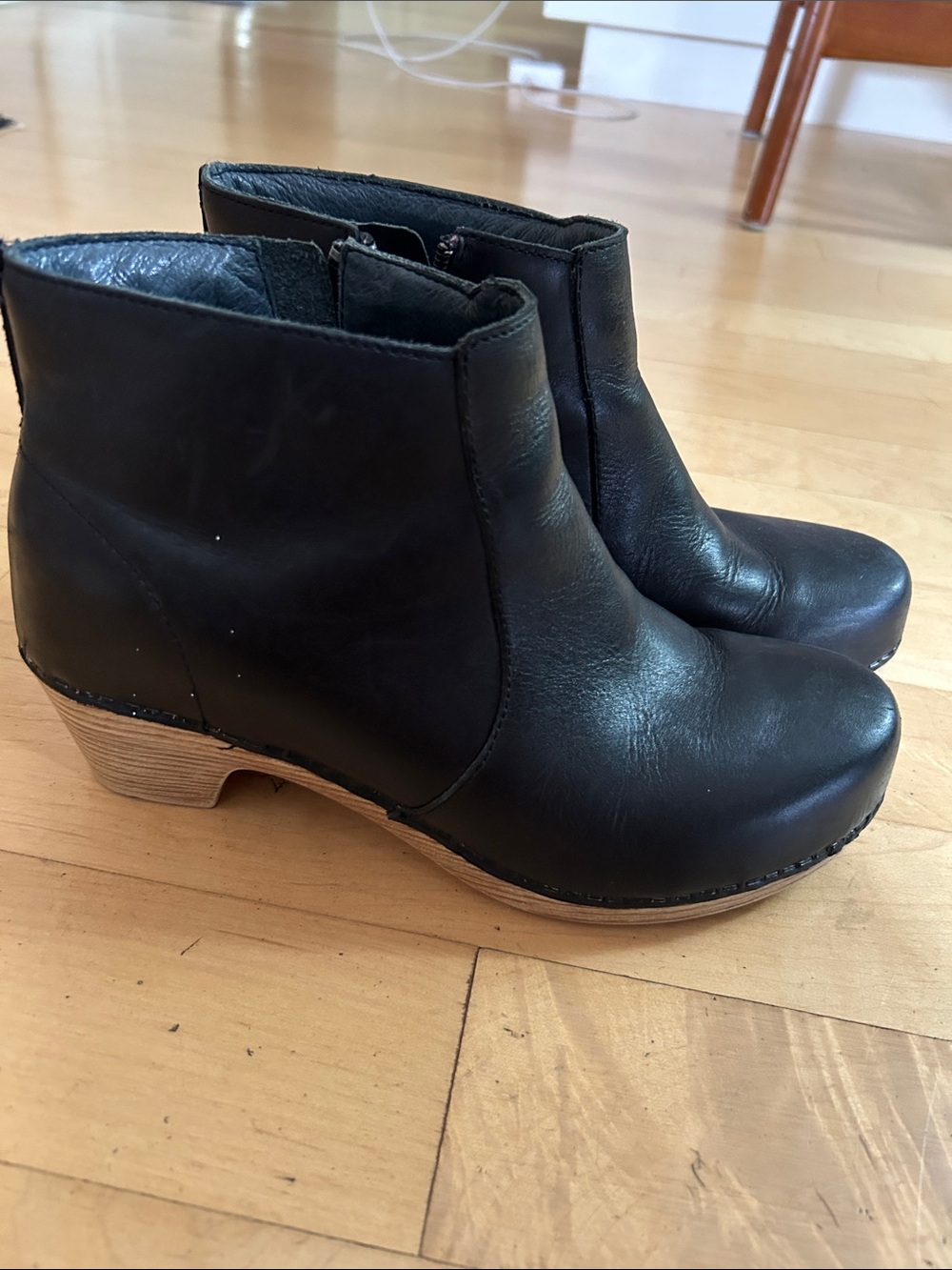 Dansko Black Leather Ankle Boots Clogs with Side Zip sz 37